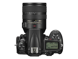 Illustration for article titled Nikon D700 DSLR Official: D3's Big Sensor In a Smaller Body for $2999